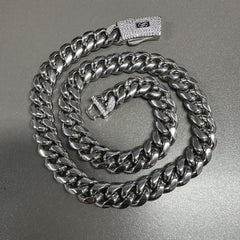 Hip-hop diamond-encrusted clasp smooth Cuban chain